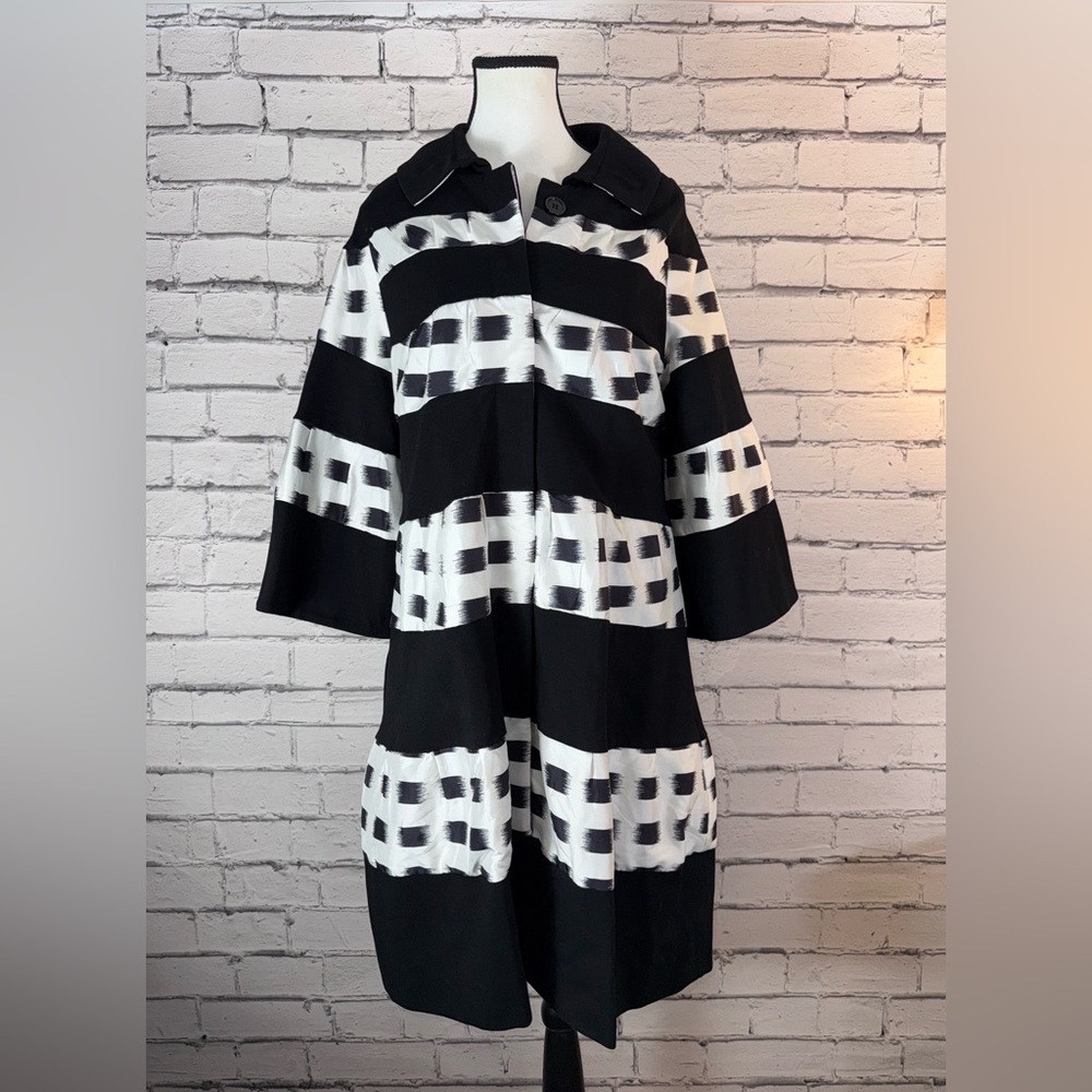 Diane von Furstenberg Black & White Striped Coat Silk Abstract size 6 OVERSIZED - Picture 2 of 12